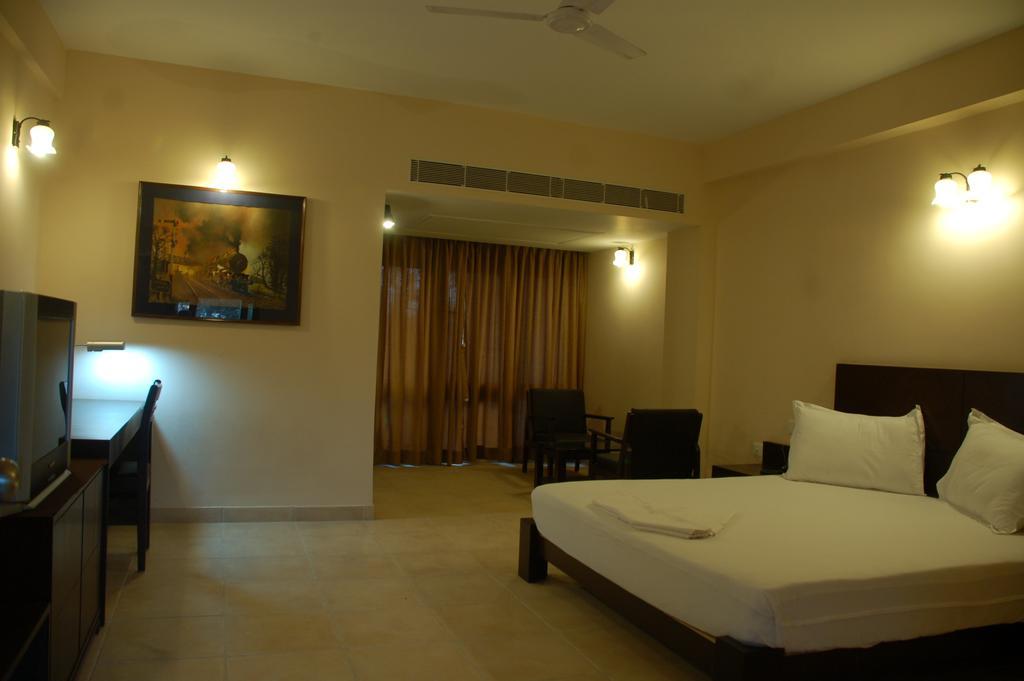 Oyo 15149 Hotel Ajoy Minar Mandarmani Ruang foto