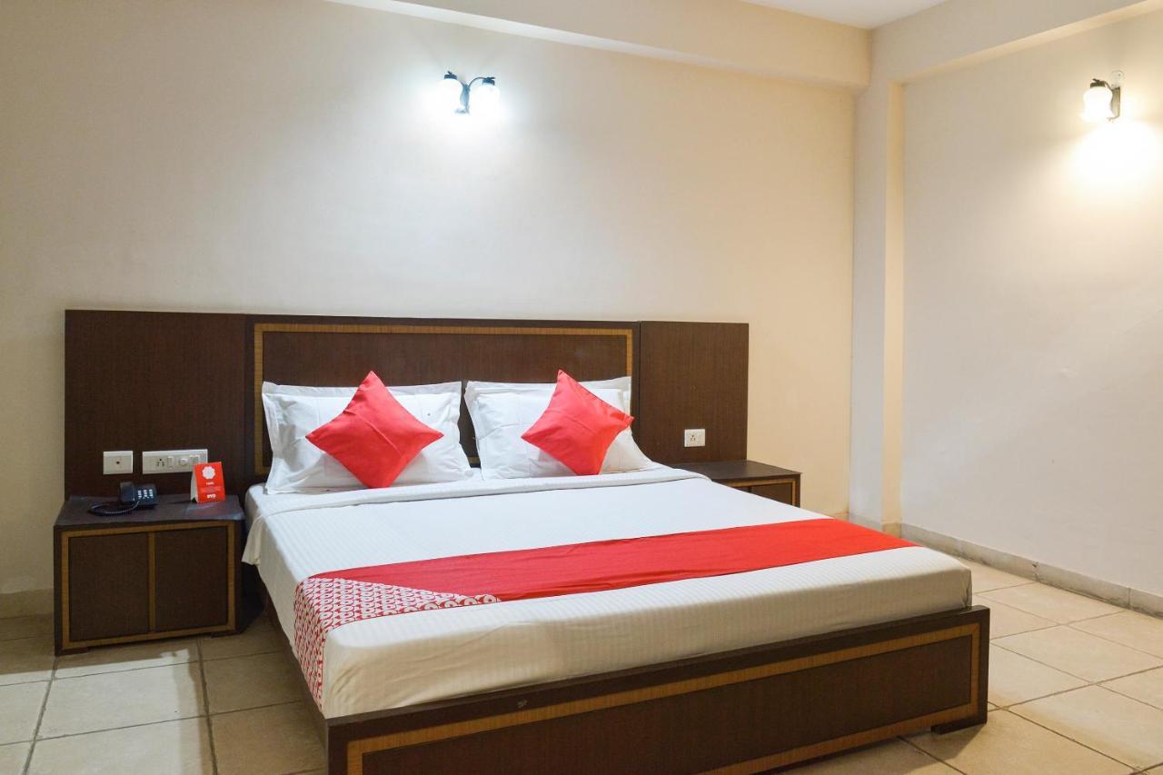 Oyo 15149 Hotel Ajoy Minar Mandarmani Bagian luar foto