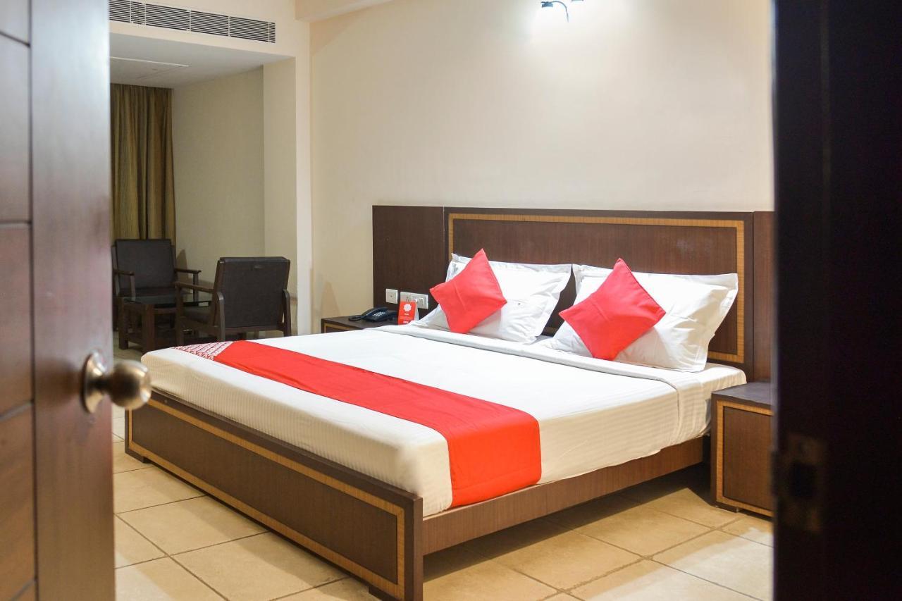 Oyo 15149 Hotel Ajoy Minar Mandarmani Bagian luar foto