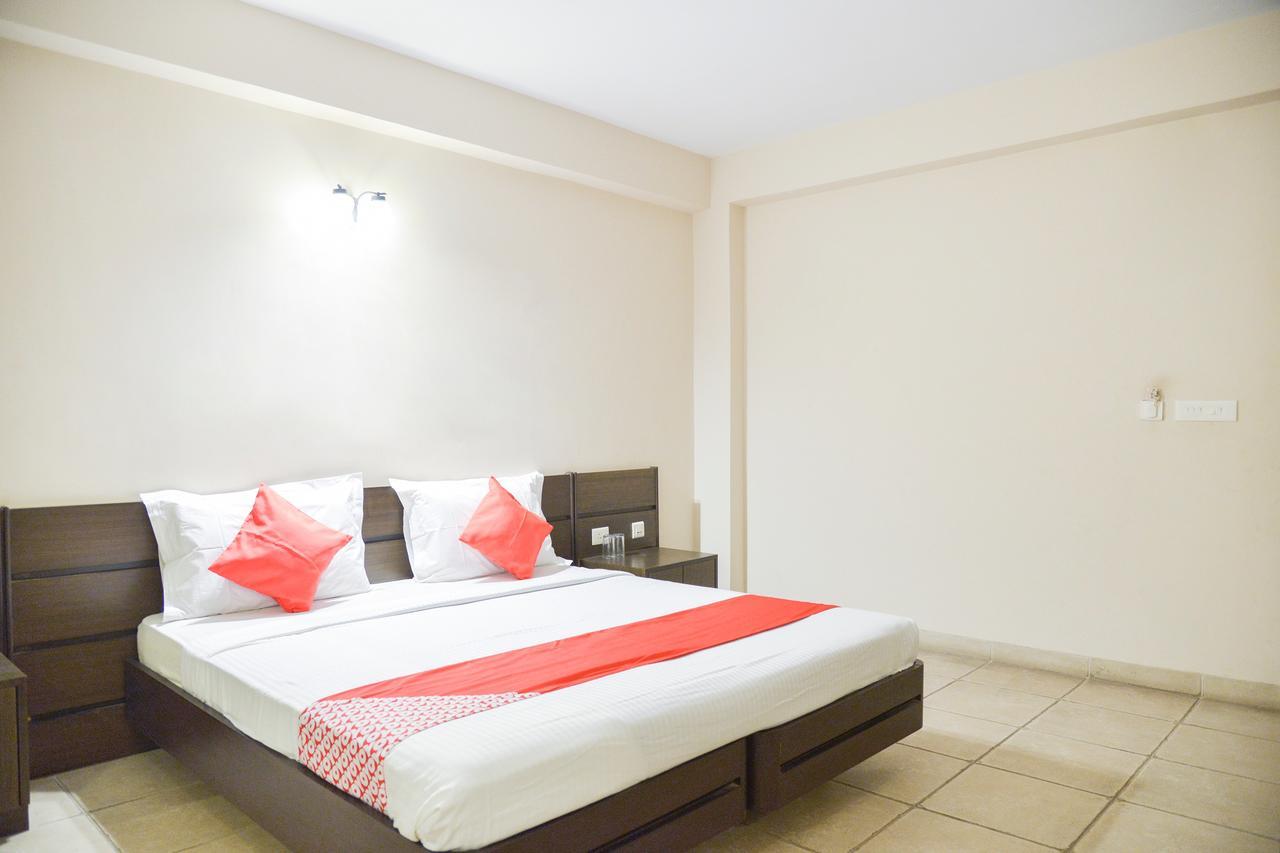 Oyo 15149 Hotel Ajoy Minar Mandarmani Bagian luar foto
