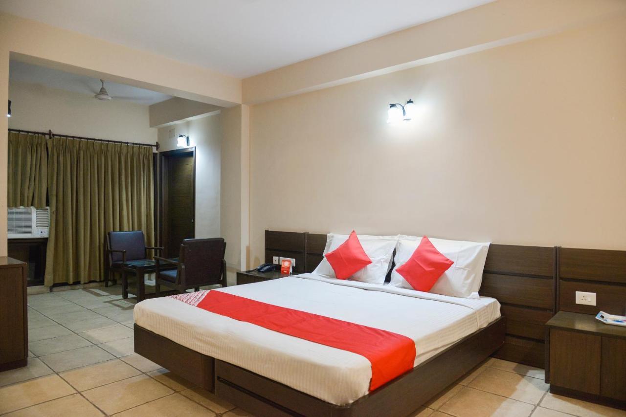 Oyo 15149 Hotel Ajoy Minar Mandarmani Bagian luar foto
