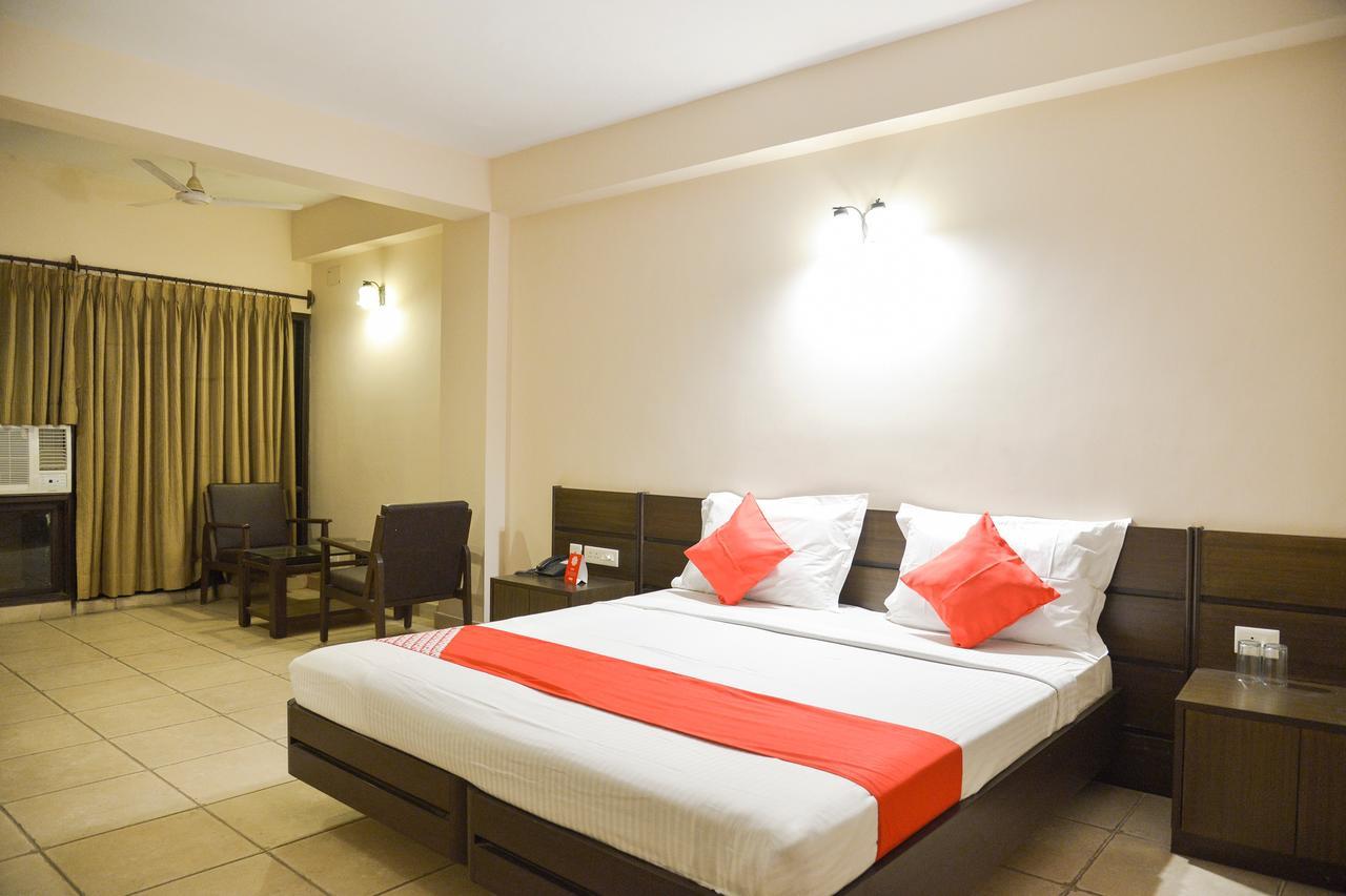 Oyo 15149 Hotel Ajoy Minar Mandarmani Bagian luar foto